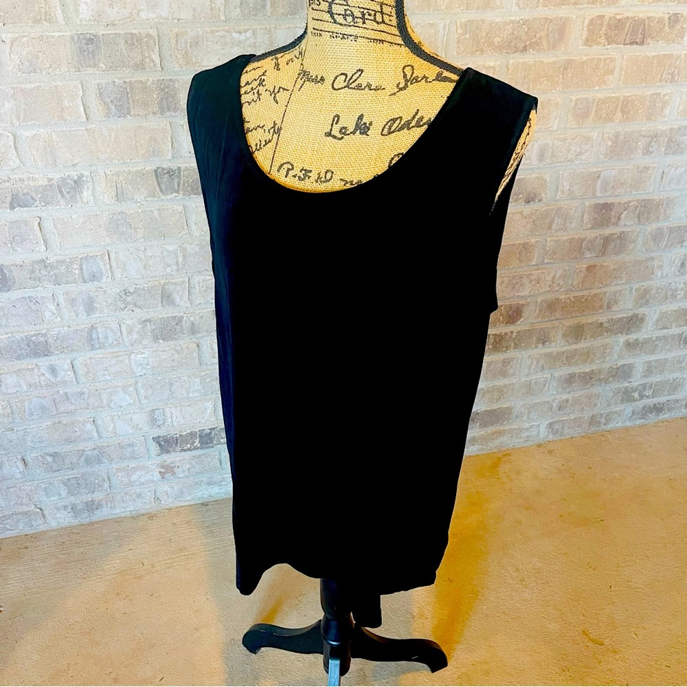Unit Women’s Black Top